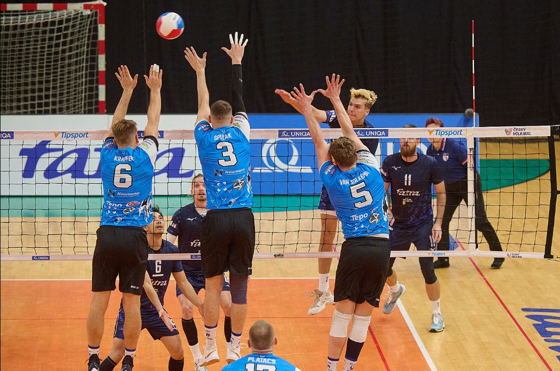 Volejbal v hale Háje